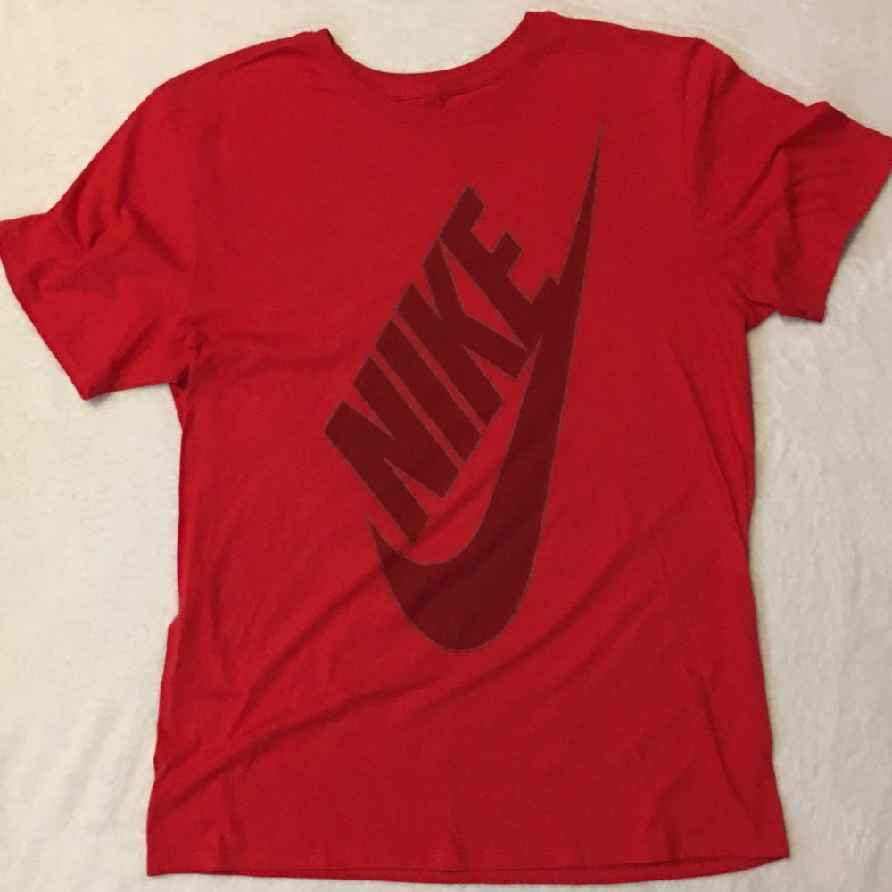Men’s Nike Large T-Shirt